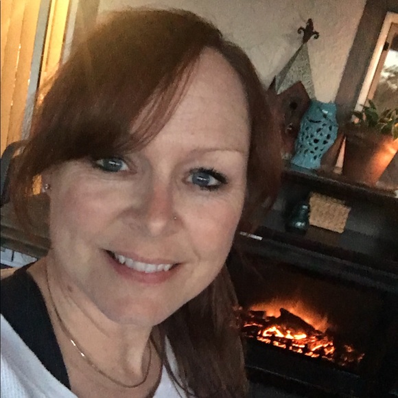 Meet your Posher, Christa - Picture 1 of 1